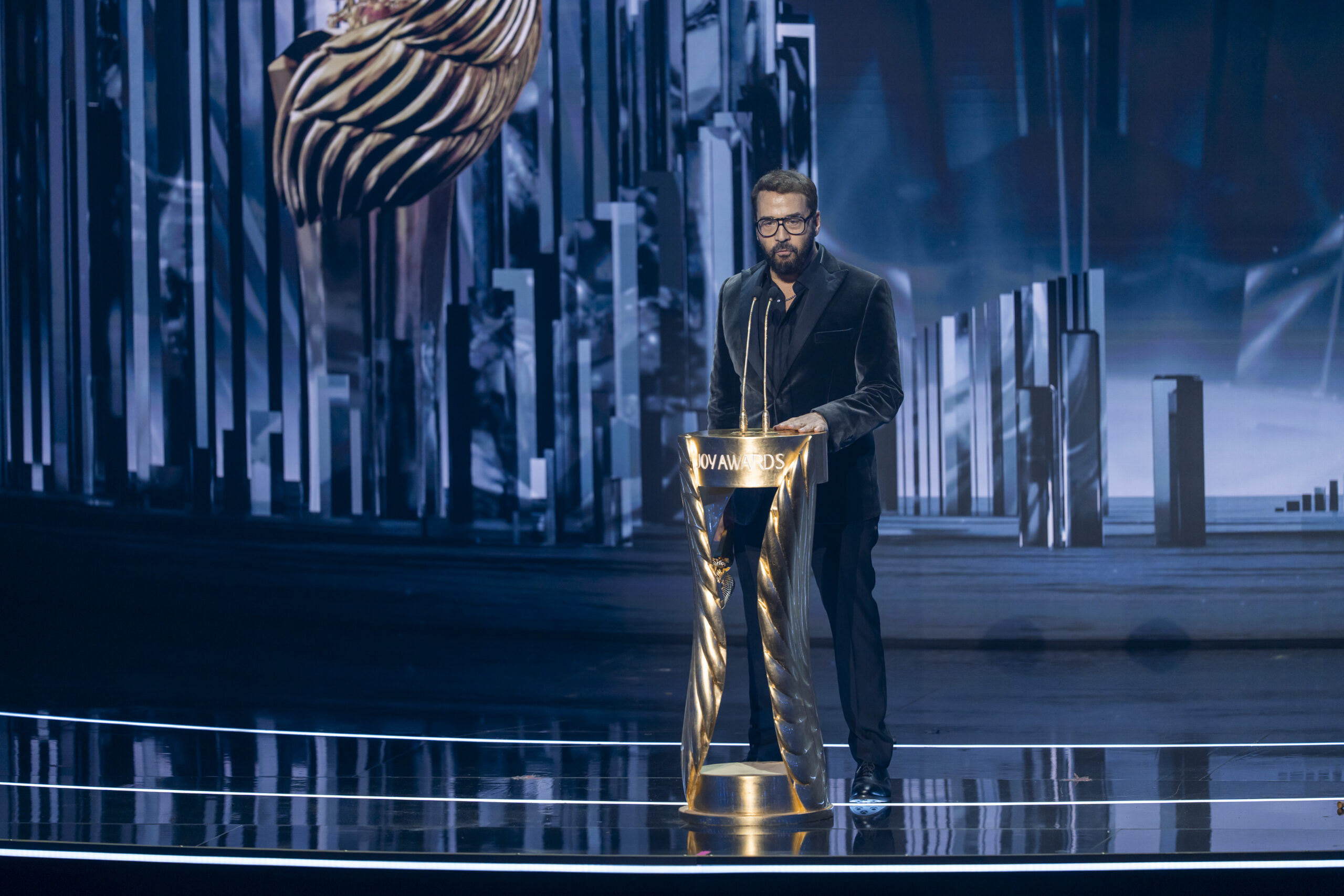 Jeremy Piven presenting on stage at the Joy Awards in Riyadh